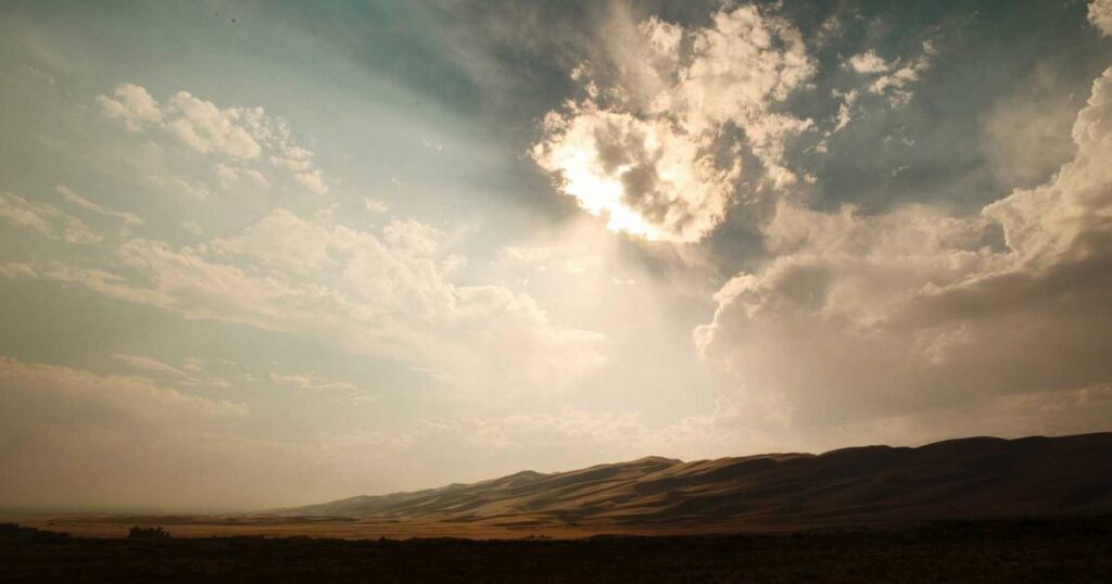 Ilustração sobre A Injeção de Sensores no Cérebro Humano: Max Hodak's Science Corp. Revoluciona a Tecnologia