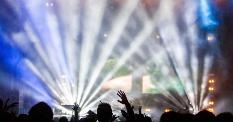 Ilustração sobre Como um Modelo 10.000× Menor Superar o ChatGPT?