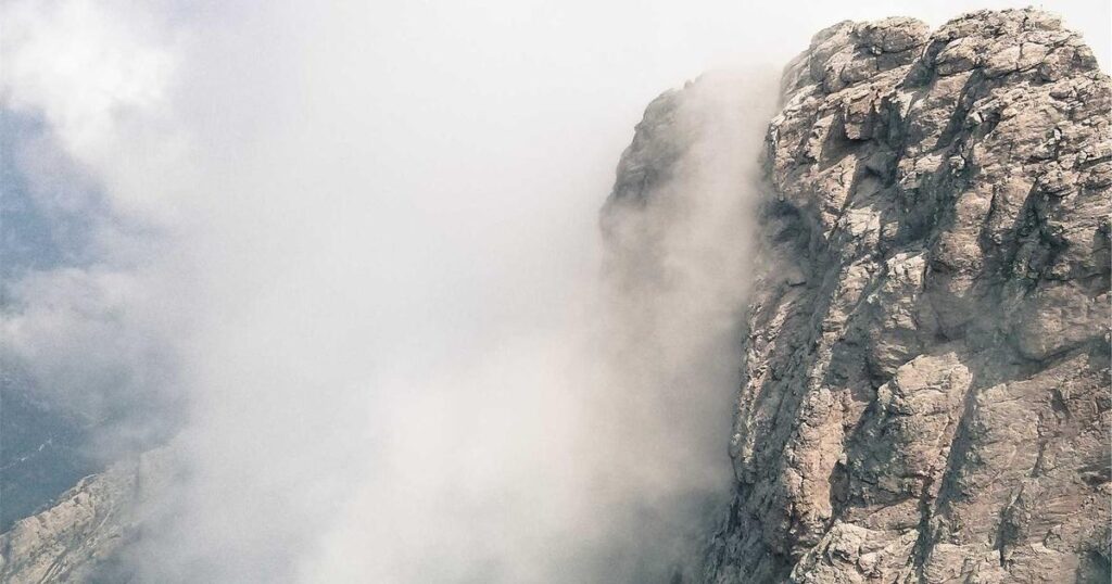 Ilustração sobre Ecom-RLVE: Ambientes Adaptativos Verificáveis