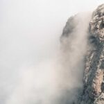 Ilustração sobre Ecom-RLVE: Ambientes Adaptativos Verificáveis